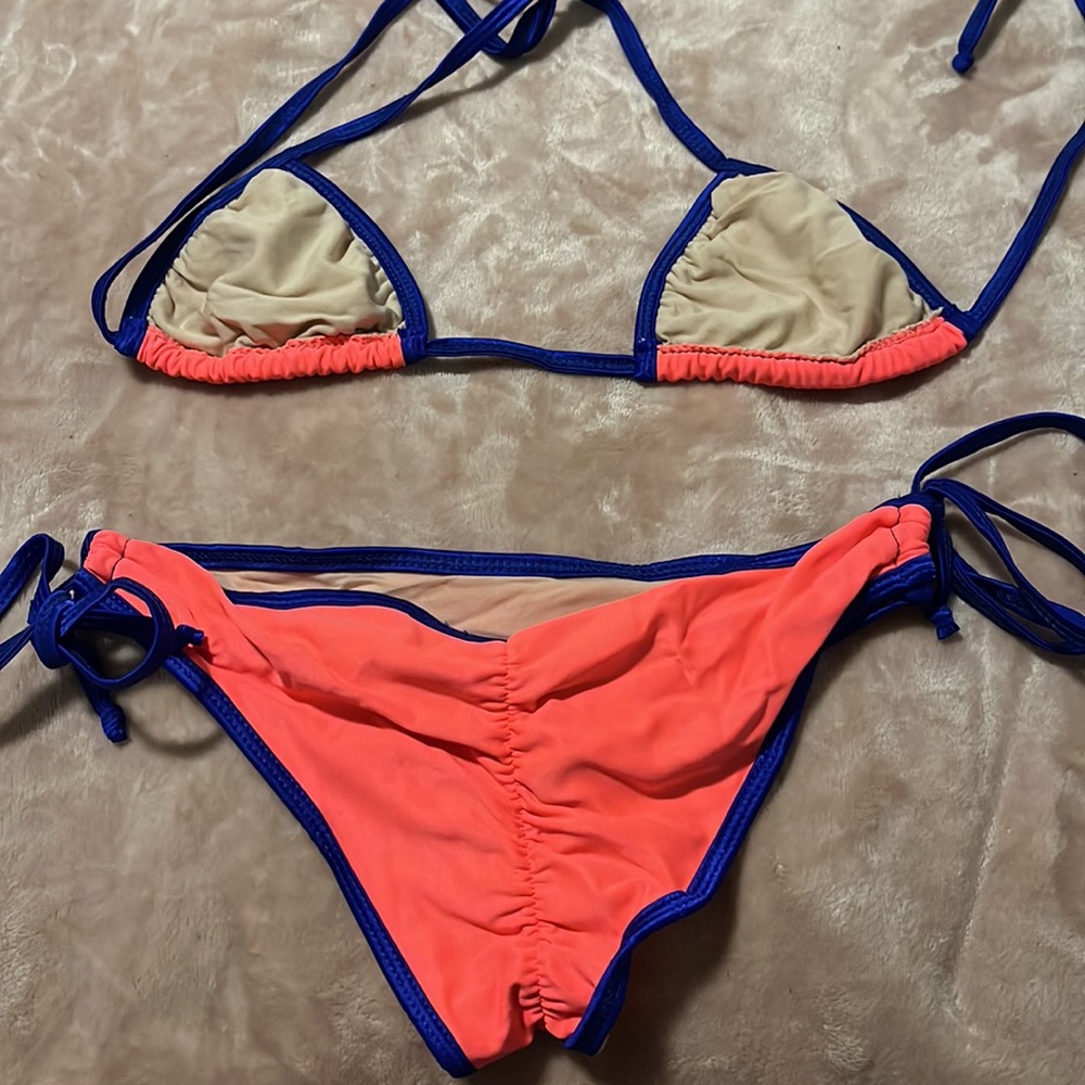 Bikini - Picture 2 of 2